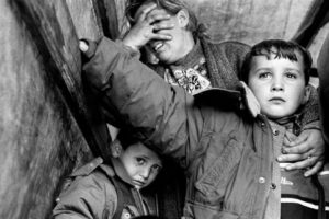 Bilanci zyrtar i Luftës së Kosovës 1998-1999 11 840 të vrarë midis tyre vrarë ose zhdukur 1392 fëmijë, një milionë të dëbuar