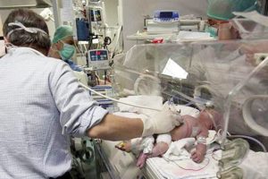 Zjarr në një maternitet, digjen 8 foshnja të sapolindura