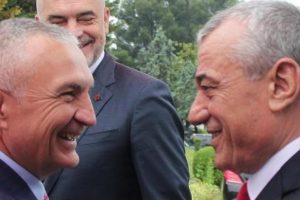 LAJM I FUNDIT/ U takua në Kuvend me Ruçin, Meta zbulon për çfarë ranë dakrod