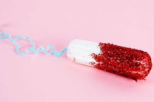 Sa orë duhet ta mbani një tampon? Mjekët japin përgjigjen për pyetjen super të zakonshme