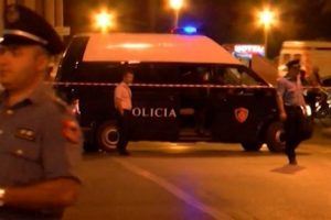 Zbardhet plagosja e 24-vjeçarit në Tiranë, një në pranga dhe një në kërkim