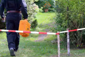 Tronditëse/ Vajza gjen të vdekur në park të dy prindërit