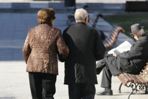 Shqipërisë po i shtohen pleqtë, në 10 vite ka 22% më shumë të moshuar mbi 85 vjeç