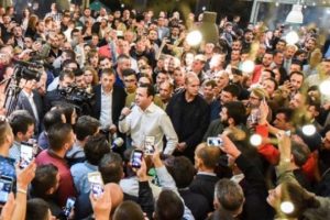 Albin Kurti vjen në Tiranë për të festuar fitoren e zgjedhjeve