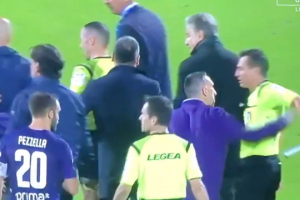 Futbollisti i Fiorentinës në telashe serioze, sulmon gjyqtarin e ndeshjes