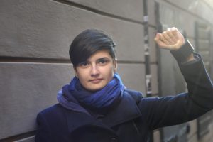 Xheni Karaj shigjeton ish-deputeten: Do të doja të haja një darkë me të (Polemikat e ndezura mes tyre)
