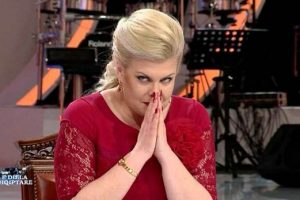 Kapet ‘mat’ Eni Çobani, ‘vjedh’ punimet shkencore të të tjerëve, i paraqet si të sajat