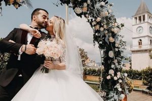 Ira tregohet e ‘paduruar’, publikon fotot nga spitali dhe zbulon emrin e djalit