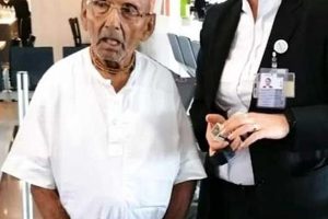 Pasagjeri 123 vjeçar habit punonjësit e aeroportit