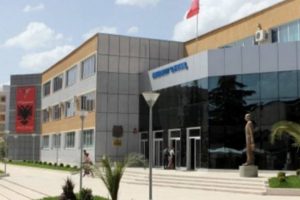 Nis viti i ri akademik/ Në Universitetin e Elbasanit mbyllen 11 degë, në Shkodër nuk regjistrohet asnjë student për fizikë