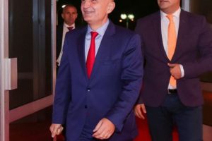“Rruga e Elbasanit të çon në Xibrakë”, presidenca bën reagimin e fortë kundër ambasadës së SHBA-ve
