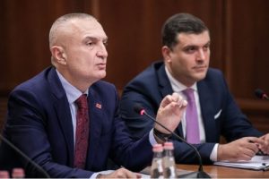 “Prova të reja përvëluese”, paralajmërimi i fortë nga Presidenca: Padi edhe për zyrtarë të tjerë, gjatë javës publikojmë videon që zbulon…