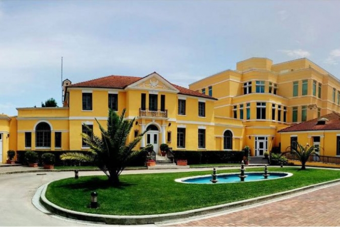 Tërmeti me viktima, Ambasada Amerikane: Na keni në dispozicion, amerikanët dhe shqiptarët janë të pandarë