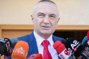 Zgjedhja e anëtarit të Gjykatës Kushtetuese, Presidenti Meta i dërgon letër Ruçit