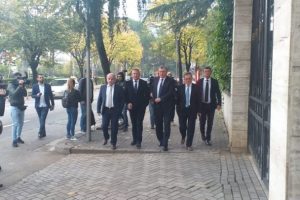 Mbërrijnë në zyrën e Metës Basha dhe aleatët, Kryemadhi surprizon me vendimin