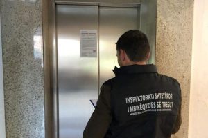 Inspektohen ashensorët në zonat e Astirit dhe Komunës së Parisit në Tiranë