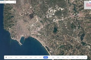 Shformimi i Durrësit përmes pamjeve satelitore që nga 1985, si u ndërtua pa kriter në dekadat e fundit