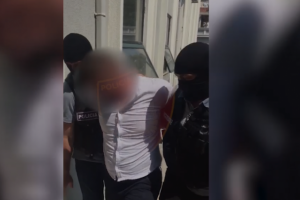 Ishte shpallur në kërkim ndërkombëtar, arrestohet 45-vjeçari në Elbasan