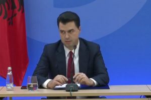 Bien akuzat për lobimin rus e pastrim parash, ndaj Lulzim Bashës, përfundojnë afatet, dosja më në fund në gjykatë. Ja akuza
