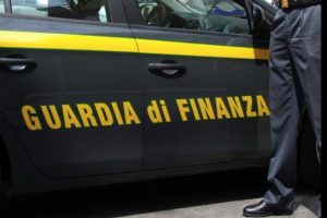 Tregtonin armë e drogë nga Shqipëria në Itali, goditet grupi kriminal, 20 në pranga