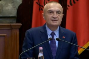Eksploziv makinës së prokurorit, reagon Meta: Dënoj me forcë sulmin. Askush të mos guxojë të verë dorë ndaj njerëzve të ligjit
