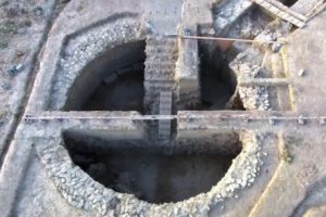 Zbulohen varret mbretërore, brenda tyre gjenden stoli të para 3000 viteve