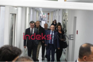 Albin Kurti me parti i shkon Isa Mustafës në shtëpi