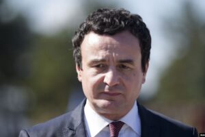 Pati kontakte me një të infektuar, vetëizolohet Albin Kurti: Po pres rezultatin e testit