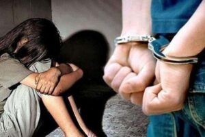 “Kam miq në polici, kot shkon”, e mitura në Pogradec ndihmohet nga vajza e përdhunuesit. Ja plani që thurën bashkë (Detaje)