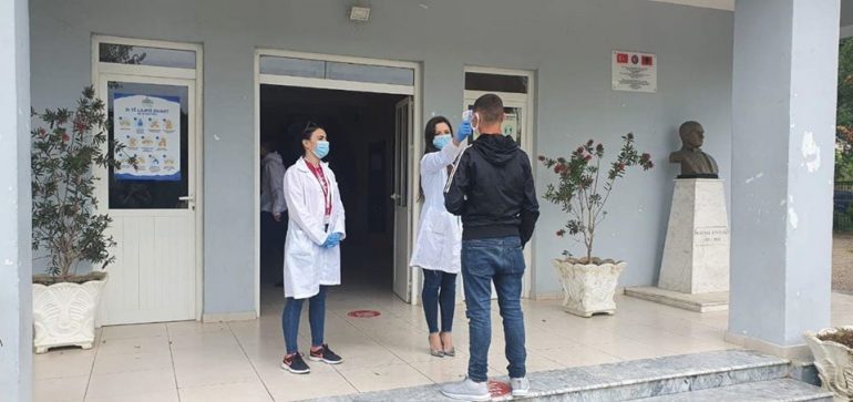 Prag fillimi i vitit shkollor, Ministria e Shëndetësisë apel prindërve, nxënësve e mësuesve: Respektoni me rigorozitet masat! Gati për çdo problematikë
