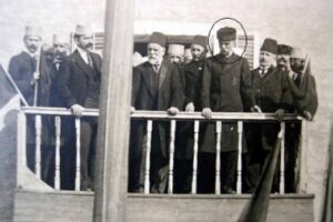 Historia e Derrallave/ Rrëfimi i mbesës: Gjyshi i dha arkën me flori Ismail Qemalit që e emëroi ministër të Luftës, kurse babai u burgos dhe shiste nallane në Shkodër