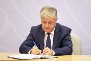 Prioritetet e 100 ditëve/ Muhamet Rrumbullaku firmos ndryshimet në strukturat e Policisë.