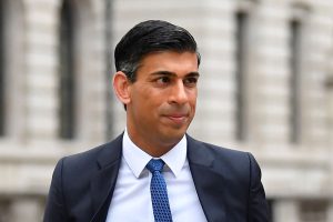 Sunak i ashpër me emigrantët: Kushdo që hyn në Britani ilegalisht nuk do t’i jepet azil