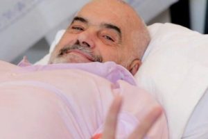 Edi Rama bëhet operacion në QSUT