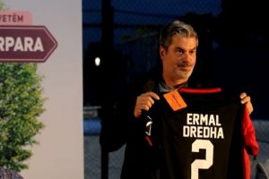 Kandidati i PS në Vlorë, Ermal Dredha zhvilloi takimin me sportistët dhe kontribuesit e sportit në Vlorë.