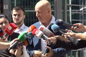 Avokati i Fatmir Mediut: I keni me shkrim arsyet pse kërkuam dëshmi nga zyrtarët e lartë