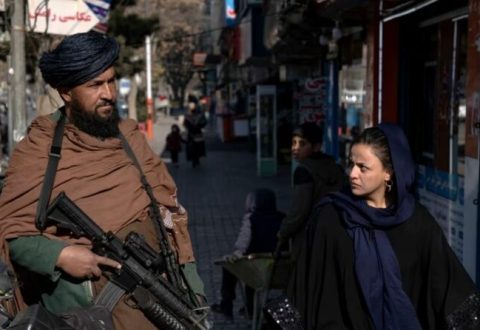 Torturë dhe zhvatje/ Akuzat e grave afgane për talibanët lidhur me kodin e veshjes