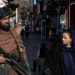 Torturë dhe zhvatje/ Akuzat e grave afgane për talibanët lidhur me kodin e veshjes