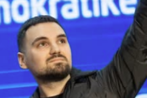 “Ti je Heroi ynë!”/ Djali i Metës dhe Kryemadhit merr “stafetën” politike?