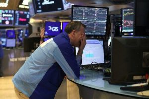Tarifat e reja të vendosura nga Trump/ Kriza më e keqe e Wall Street-it që nga COVID-i, tronditen aksionet globale