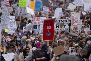 epa12012123 Protesters take part in a nationwide 'Hands Off!' demonstration on the National Mall in Washington, DC, USA, 05 April 2025. Protesters have been called across the country in opposition to US President Trump's policies.  EPA/WILL OLIVER