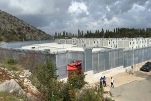 114 mijë euro në ditë? Shifrat e vërteta të qendrave për emigrantët italianë në Shqipëri.