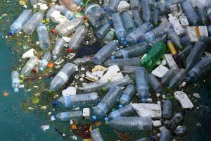 Alarmi i plastikës. Mbi një mijë miliardë euro dëme shëndetësore çdo vit.