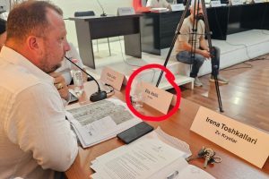Vlore: Elis Halili zgjidhet drejtues i përkohshëm i Bashkisë pas dorëheqjes së Ermal Dredhës\ Opozita braktis mbledhjen mes debatit për procedurat