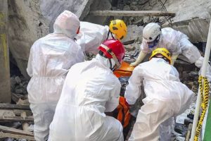 Tragjedi në Indonezi  Shembet një shkollë, 37 viktima dhe dhjetëra të zhdukur