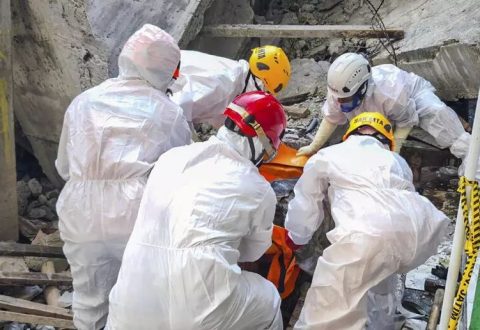 Tragjedi në Indonezi  Shembet një shkollë, 37 viktima dhe dhjetëra të zhdukur