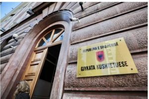 Vrasja në sallën e gjyqit: Një tragjedi që zbulon plagët e thella të shoqërisë shqiptare