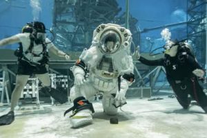 Testet e para për kostumet e reja  për të shkuar në hapsiën hënore