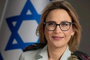 Publikoi videon ku ushtarët abuzonin seksualisht me të burgosurin palestinez, arrestohet ish-avokatja kryesore e IDF