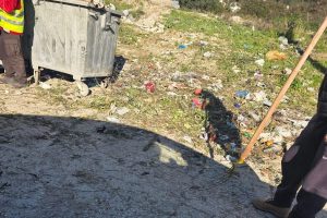 Çfarë po presim nga punonjësit e pastrimit? asnjë fshesë sado e fortë nuk do të mjaftojë.